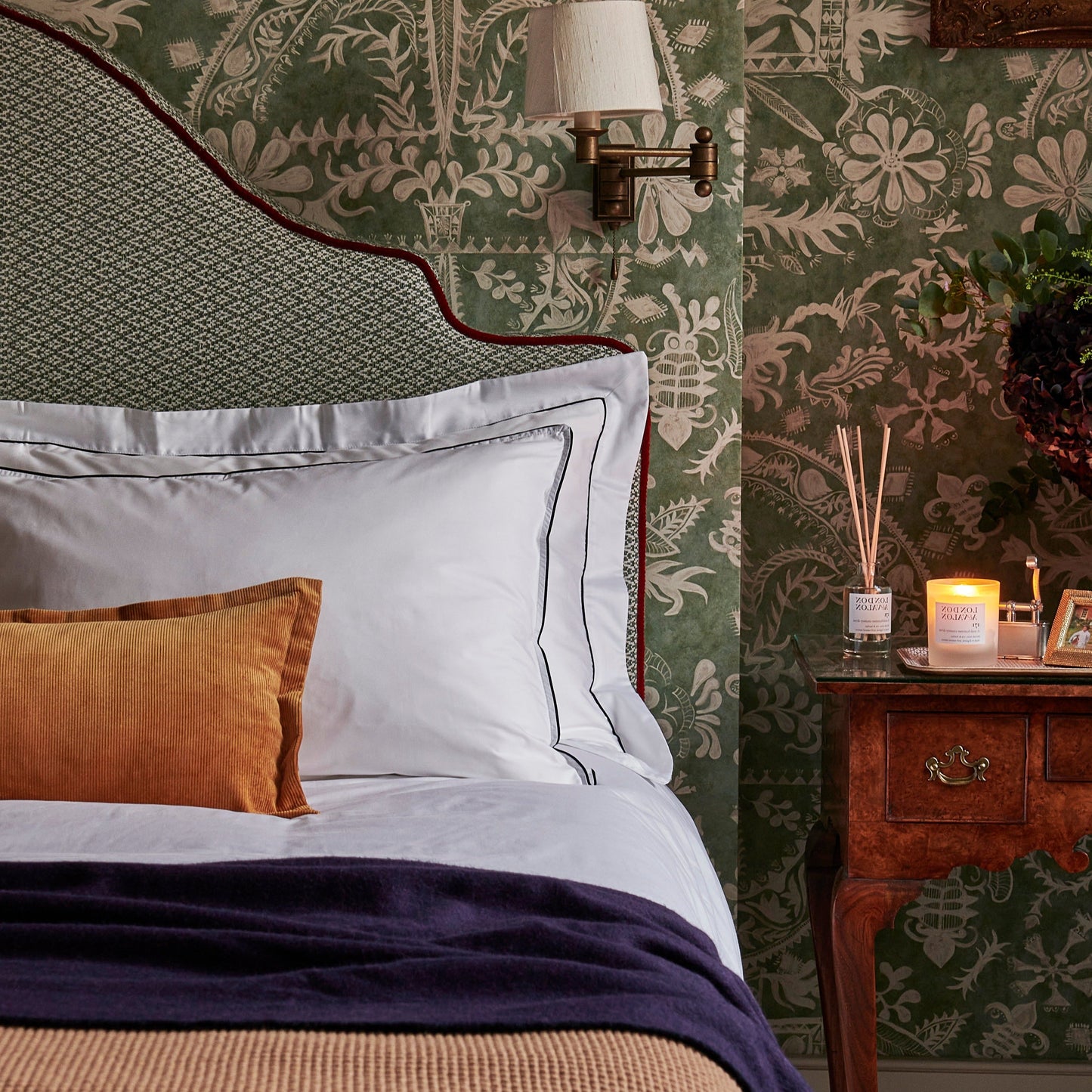 Heritage TC500 Oxford Pillowcase - White With Navy Trim - London and Avalon