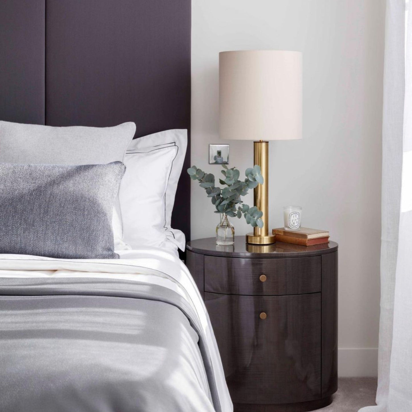 Island Collection Signature Style Oxford Pillowcase - White With Navy Trim