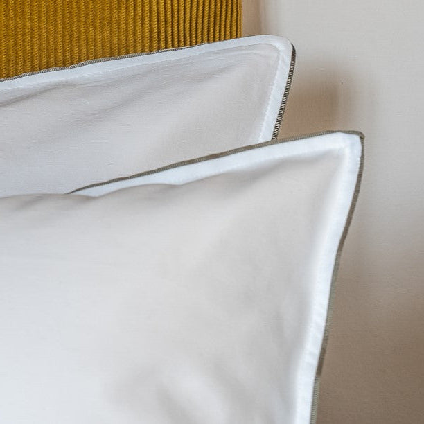 Heritage TC500 Pillowcase- White With Canopy Green Trim - London and Avalon