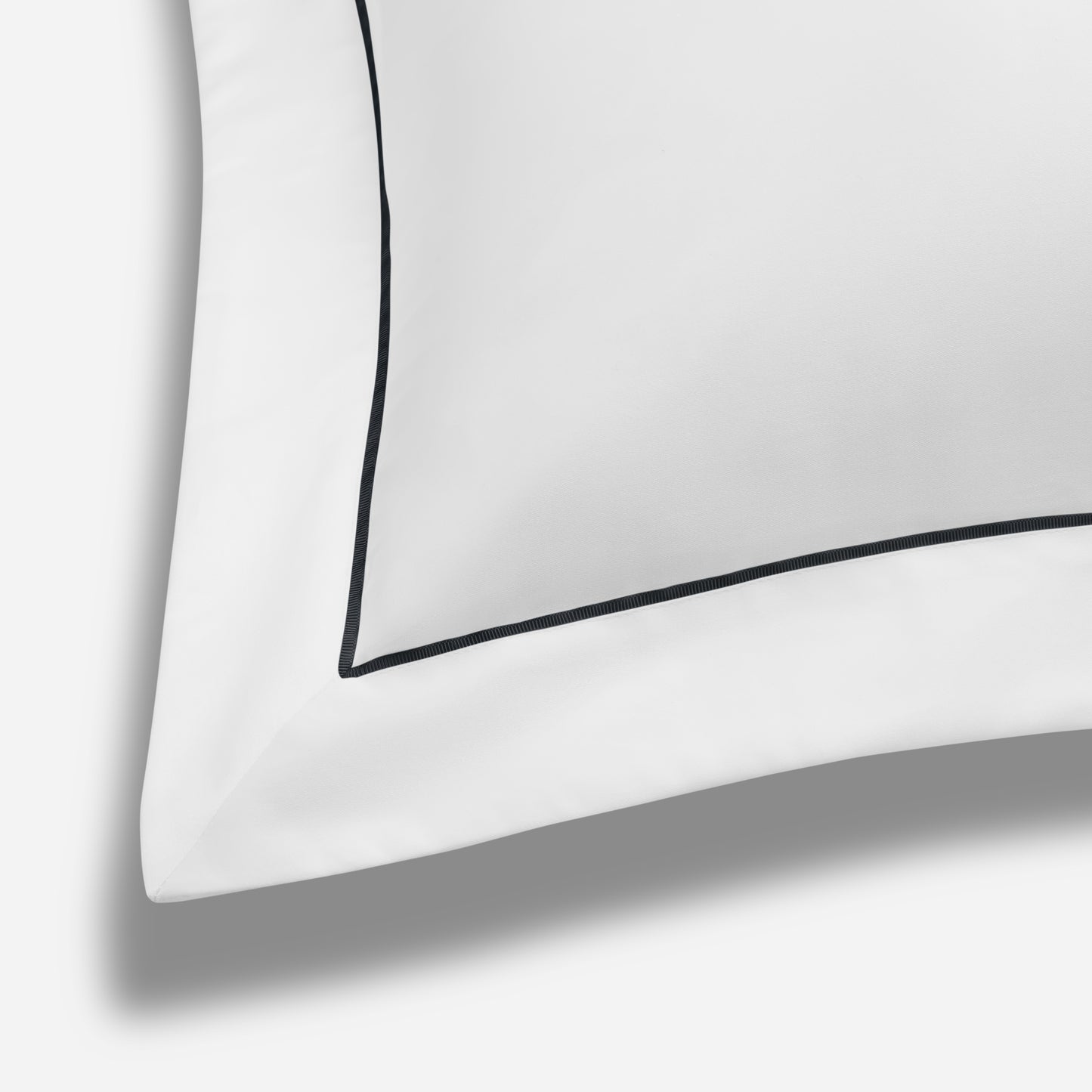 Heritage Collection Signature Style Oxford Pillowcase - White With Navy Trim
