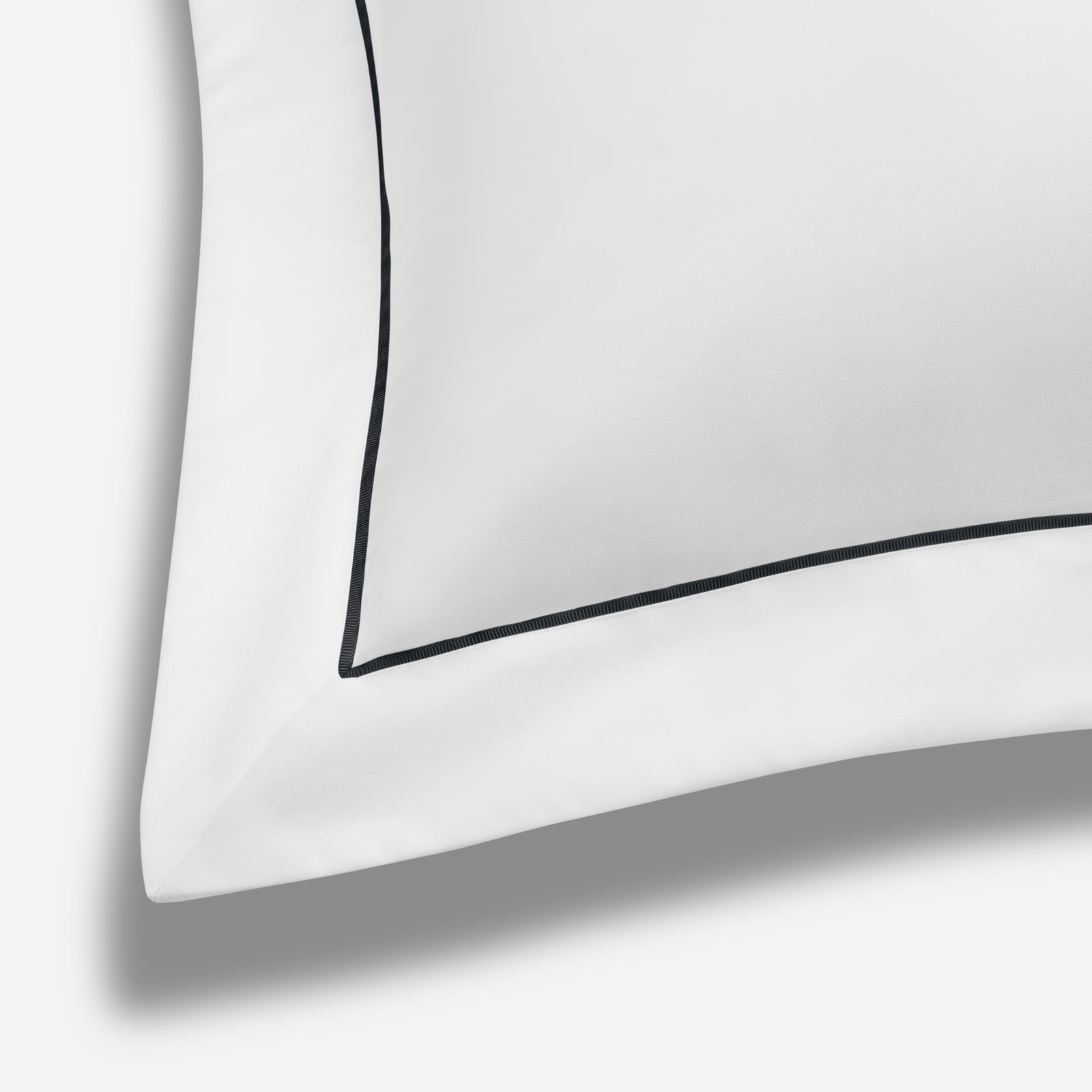 Heritage Collection Signature Style Oxford Pillowcase - White With Navy Trim