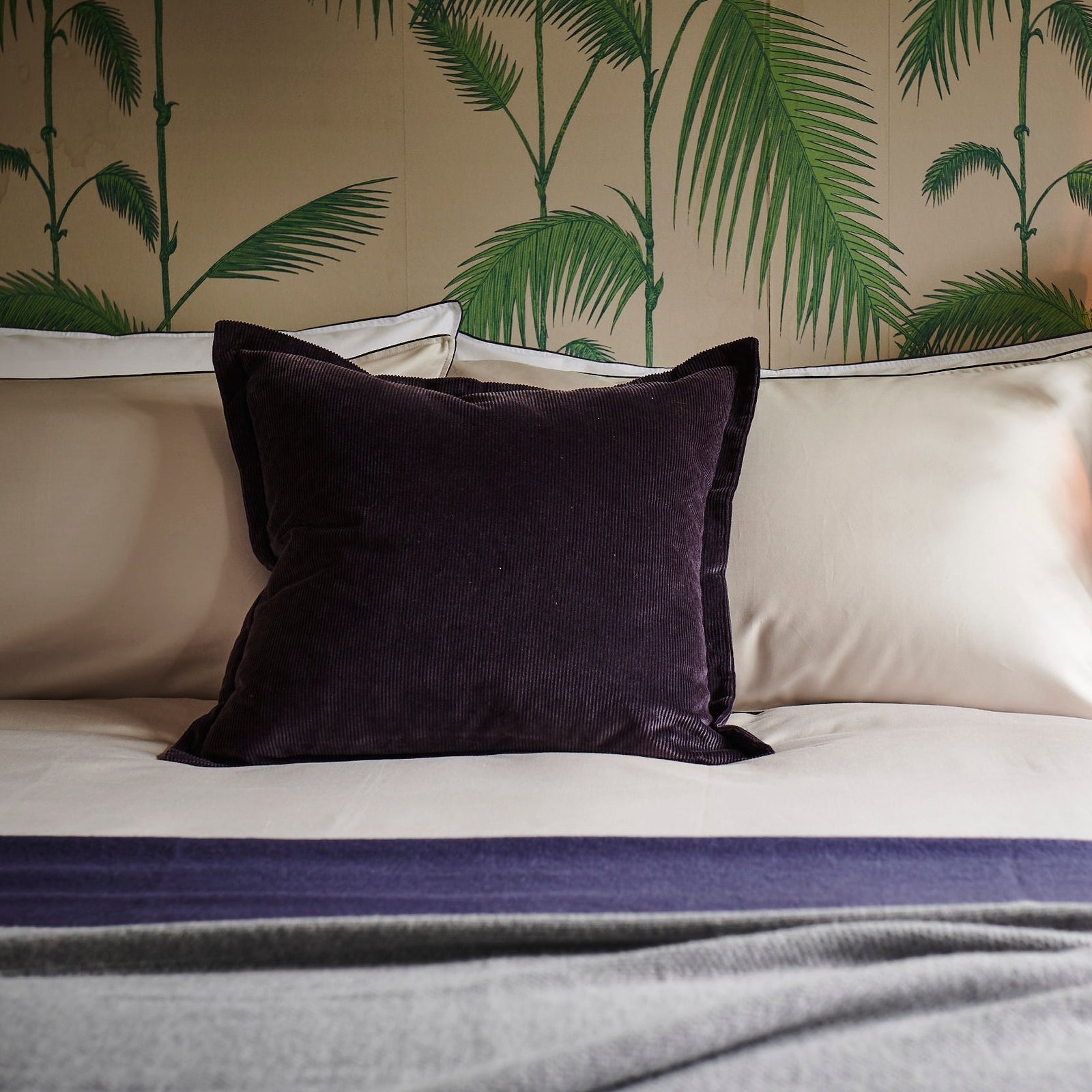 Heritage Oxford Pillowcase - Silver with Slate trim Collection