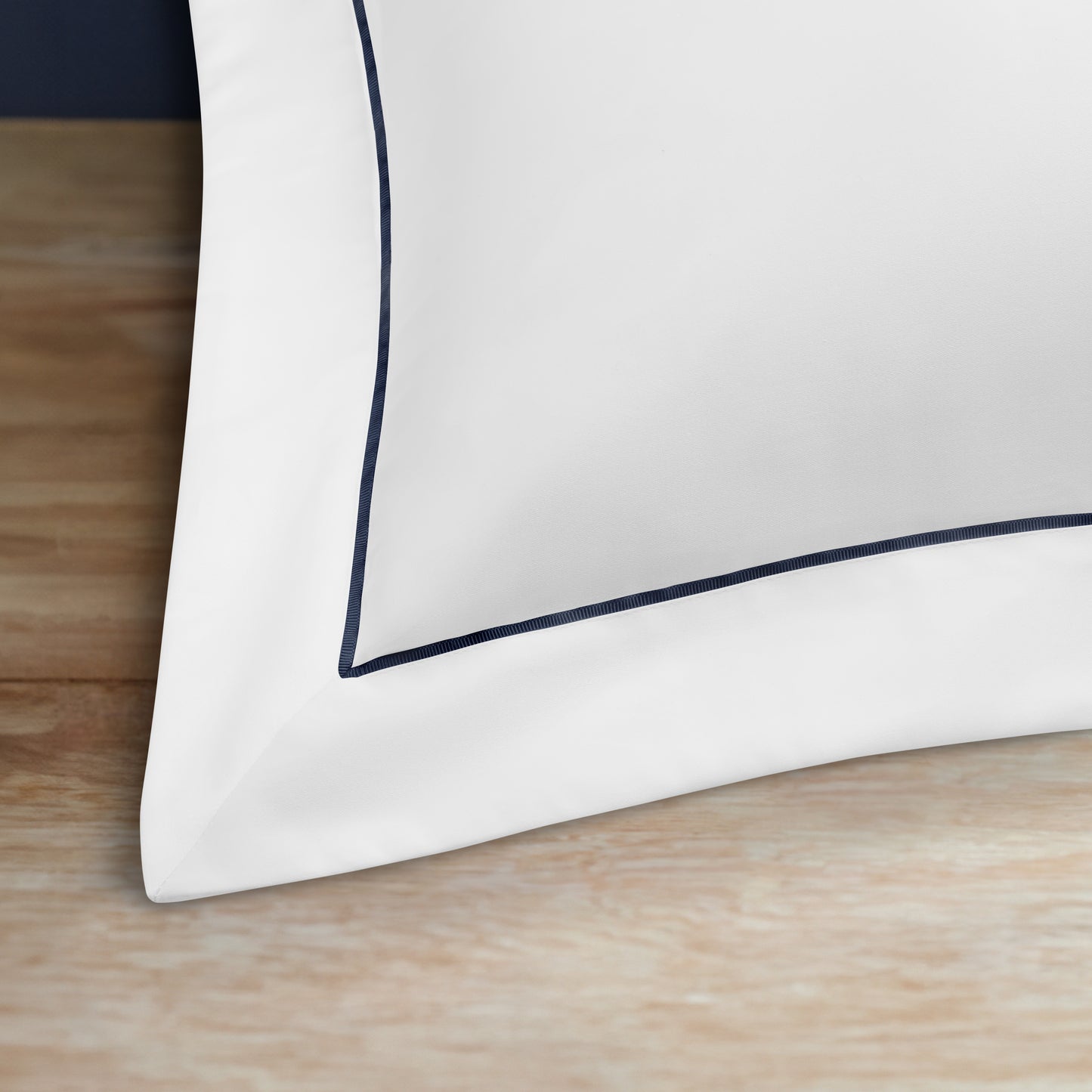 Heritage Collection Signature Style Oxford Pillowcase - White With Navy Trim