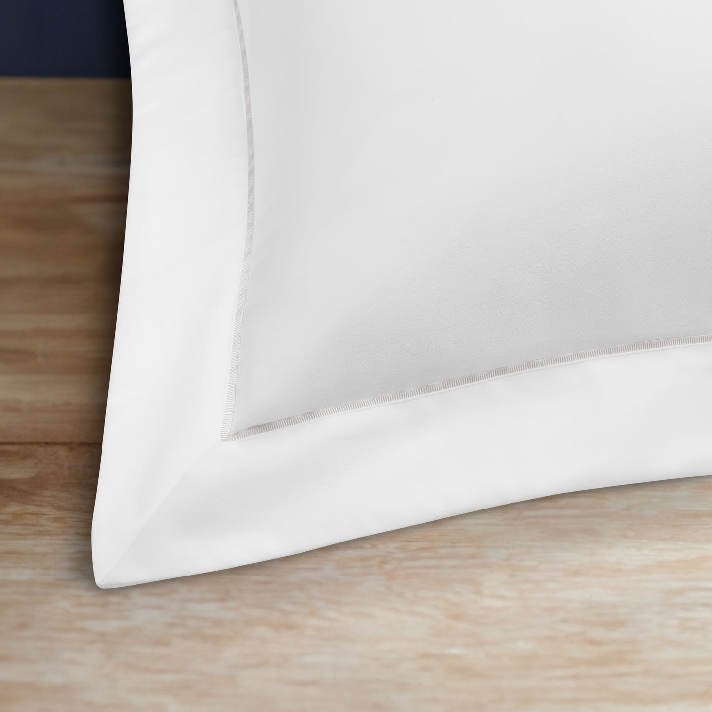 Heritage Collection Signature Style Oxford Pillowcase - White With Silver Trim