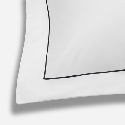 Island Collection Signature Style Oxford Travel Pillow - White With Navy Trim - 40x30cm