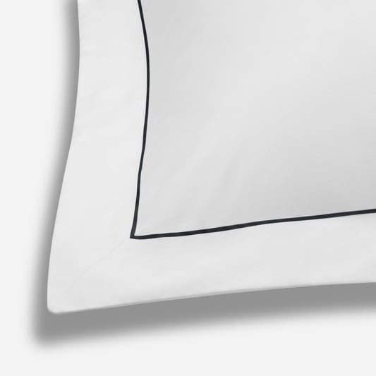 Island Collection Signature Style Oxford Travel Pillow - White With Navy Trim - 40x30cm