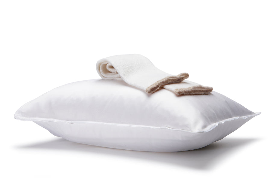 Island Collection Signature Style Oxford Travel Pillow - White With Sand Trim - 40x30cm