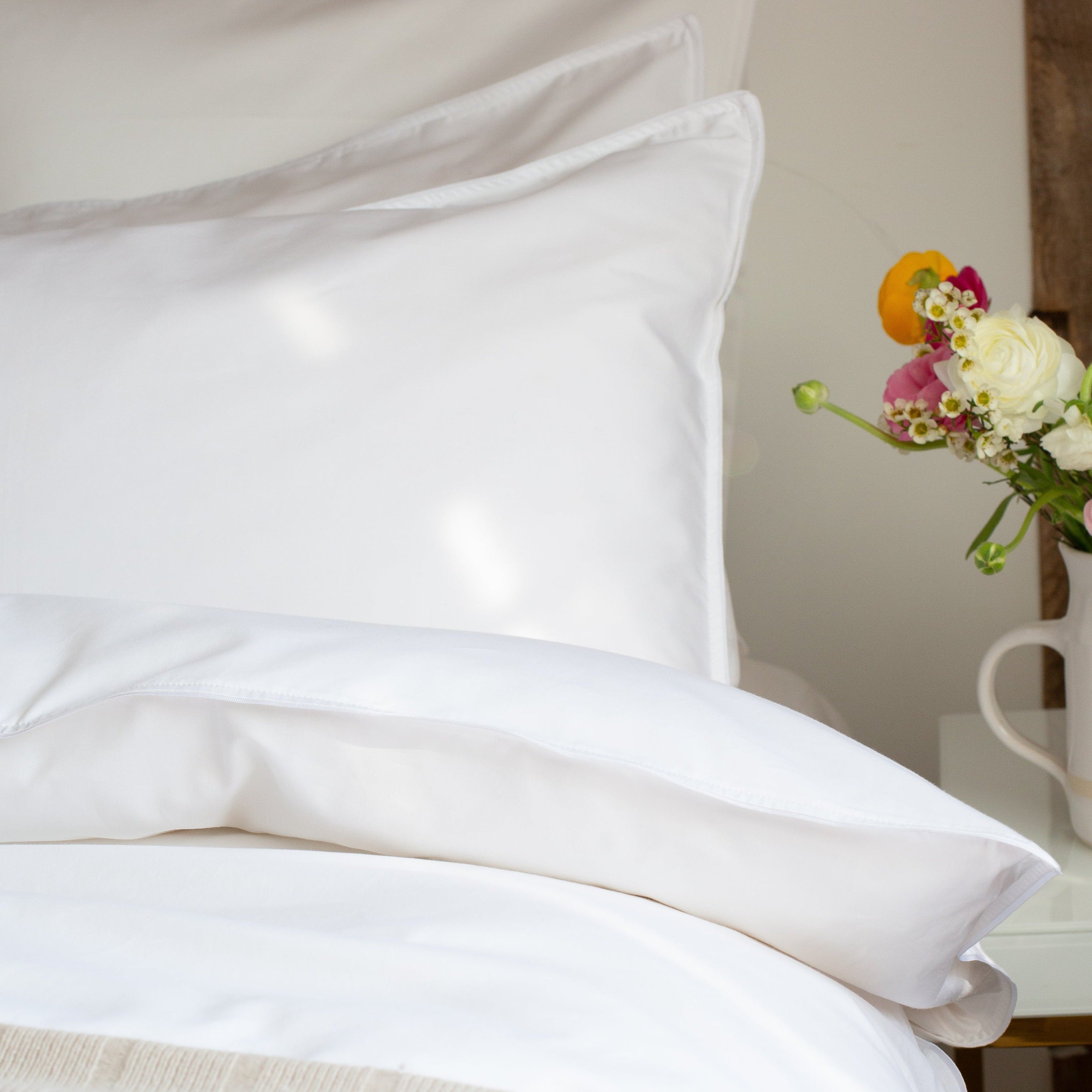 Island TC300 Pillowcase - White With White Trim - London and Avalon