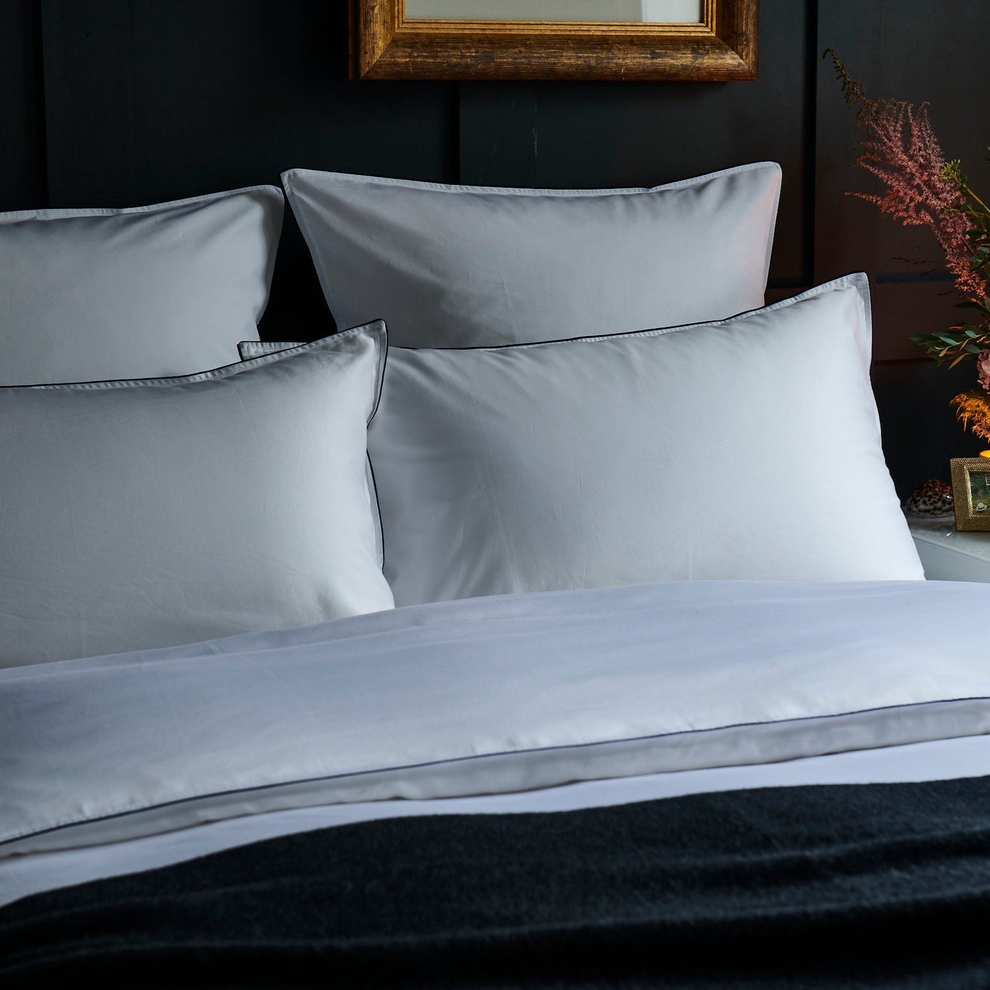 Heritage 500 thread count 100% Egyptian Cotton Duvet Cover - White With Midnight Navy Trim - London and Avalon