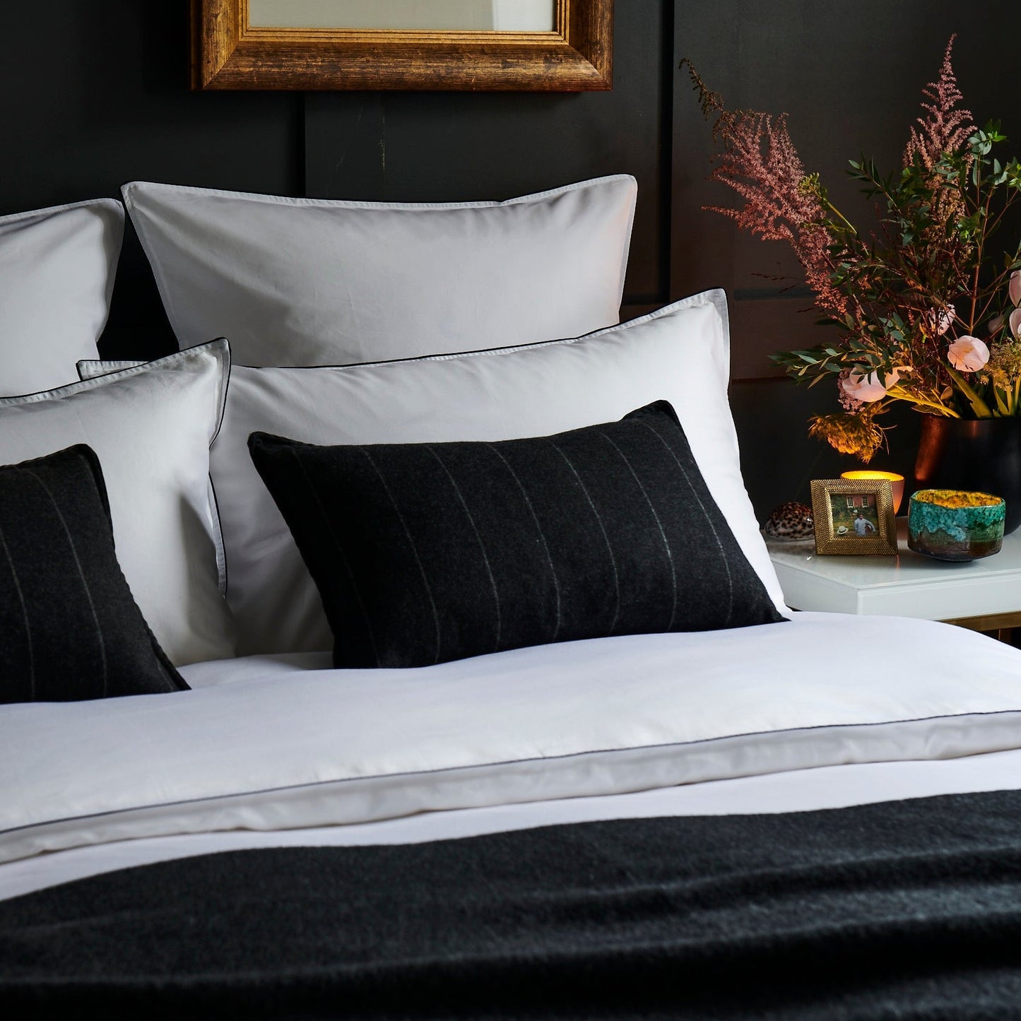 Heritage 500 Thread Count - 100% Egyptian Cotton Oxford Pillowcase - White With Midnight Navy Trim - London and Avalon