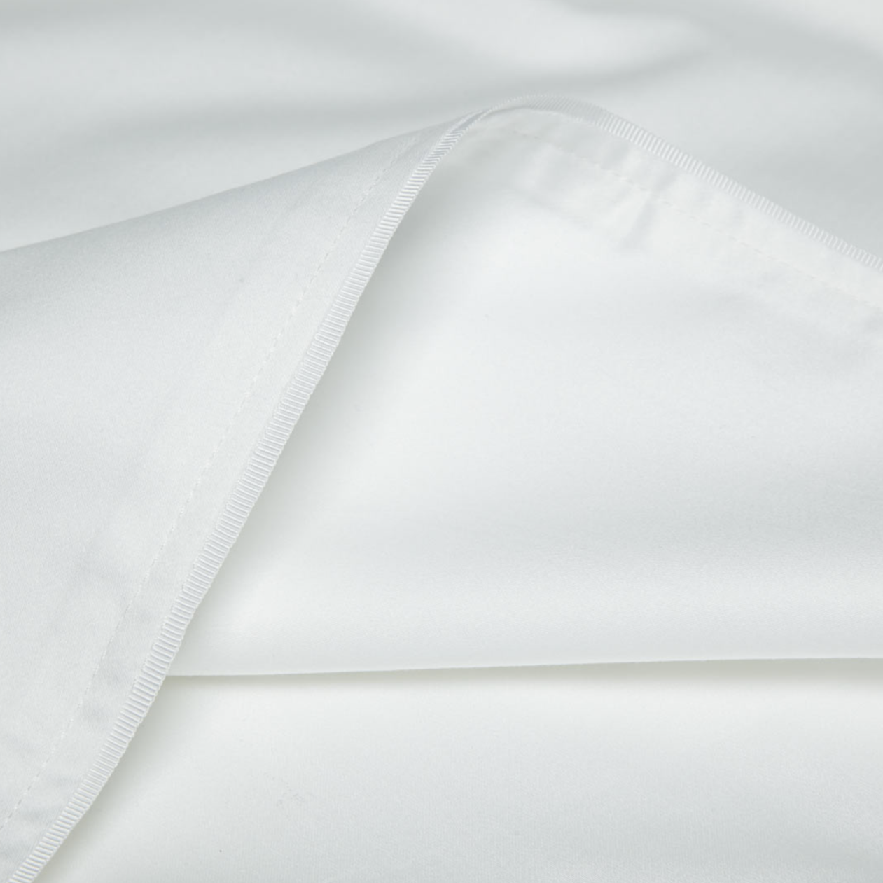 100% Egyptian Cotton Island Housewife Pillowcase White Trim - London and Avalon